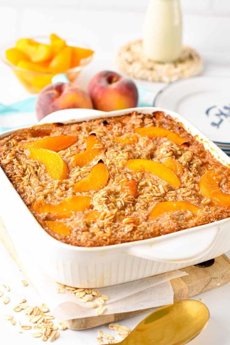 This Peach Baked Oatmeal isa creamy large batch of baked oatmeal filled with juicy peach. The perfect healthy family summer breakfast to use all your peaches this summer. Peach Baked Oatmeal, Peach Oatmeal, Oatmeal Vegan, Oatmeal Flavors, Breakfast Oatmeal Recipes, Baked Peach, Juicy Peach, Baked Oatmeal Recipes, Summer Breakfast