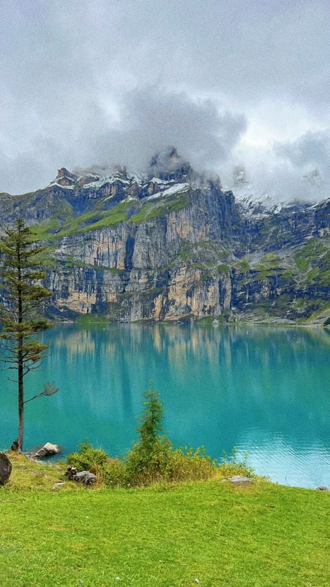 #lake #oeschinensee #lac #suisse #switzerland #switzerlandthingstodo #campagne #countryside #oeschinensee #travel #voyage Lake Oeschinensee, Switzerland Countryside, Lake Core, Forest Core, Flowers Craft, Voyage Europe, Paper Flowers Craft, Vacation Places, Enjoy Life