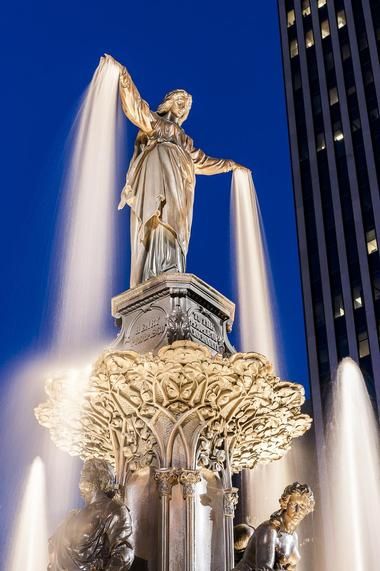 25 Best Free Things to Do in Cincinnati Year Round Things To Do In Cincinnati, Ohio Photography, Fountain Square, Cincinnati Art, Downtown Cincinnati, Museum Hotel, Fabric Wall Art, Blue Hour, Cincinnati Ohio