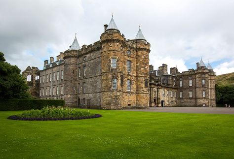 Great Britain. Scotland. Edinburgh. The Palace Of Holyroodhouse. Elizabeth House, Sandringham House, Anmer Hall, Holyrood Palace, Marie Stuart, London Queen, Scotland History, England Homes, Royal Family England