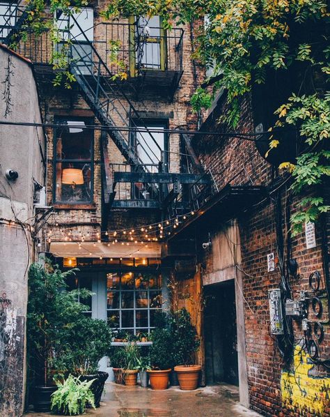 Food Stock, Luxury Food, New York Apartment, Dream Apartment, Old Building, House Goals, City Aesthetic, Pretty Places, House Inspo