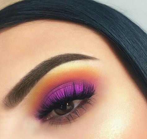 Pinterest // @alexandrahuffy ☼ ☾ Crease Makeup, Maquillage On Fleek, Colorful Eye Makeup, Makeup Eye Looks, Winged Liner, Make Up Looks, Smokey Eyes, Christmas Makeup, Colorful Eyeshadow