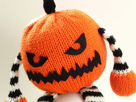 Box Monster, Halloween Knitting Patterns, Knit Pumpkins, Halloween Knitting, Knit Christmas Ornaments, Hand Knit Toys, Monster Pattern, Knitted Doll Patterns, Circular Knitting Machine