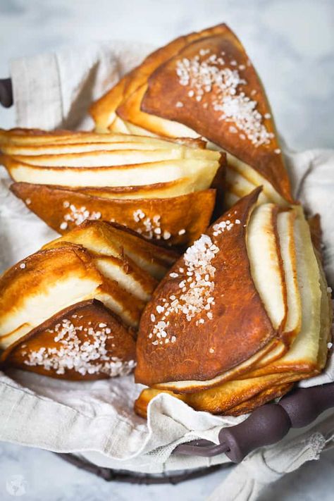 Recipes With Bread Flour Baking, Soft Pastry Dough Recipe, Pretzel Sandwich Ideas, Baking Recipes Savoury, Yeast Recipes Baking, Pretzel Focaccia, Pretzel Bagel Recipe, Fun Bread Recipes, Recipes With Flour