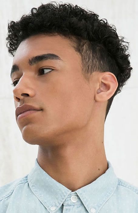 50 Of The Coolest Men’s Black & Afro Hairstyles: Short Natural Curls With Fade #menshairstyles #menshair #afro #fade Face Looking Up, Crochet Afro, Reece King, Short Natural Curls, Afro Hairstyles Men, Black Guy, 얼굴 그리기, Crochet Braids Hairstyles, Corte De Cabelo Masculino