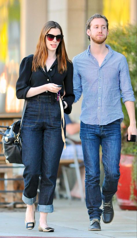 Anne Hathaway Street Style Anna Hathaway Outfits Casual, Anne Hathaway Style Outfits, Anne Hathaway Style Casual, Anne Hathaway Street Style, Adam Shulman, Outfits Uni, Anne Hathaway Style, Inspi Outfit, Classic Summer Outfits