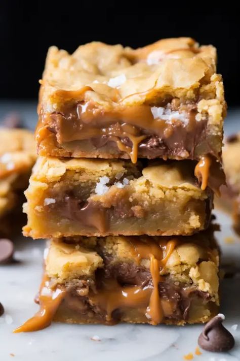 Caramel Chocolate Chip Cookie Bars, Salted Caramel Cookie Bars, Caramel Chocolate Chip Cookie, Salted Caramel Chocolate Chip Cookies, Salted Caramel Bars, Caramel Cookies Bars, Bar Desserts, Caramel Chocolate Chip Cookies, Salted Caramel Brownies