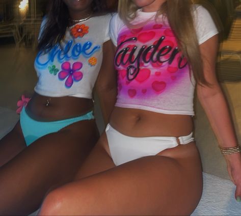 Sweet 16 Bathing Suit, Matching Beach Shirts, Matching Bathing Suits Friends, Vaca Outfits, Crop Top Bathing Suit, Airbrush Ideas, Airbrush Shirts, Bestie Stuff, Trip Outfit