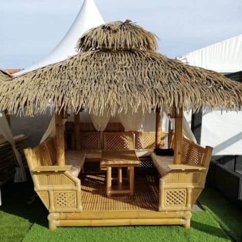 Gazebo en bambou de qualité pour le jardin - HYDILE Outdoor Tiki Bar, Bamboo Outdoor, Bahay Kubo, Bamboo Bar, Bamboo Decor, Bamboo House, Iron Lanterns, Getaway Cabins, Pergola Designs