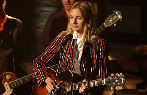 Aimee Mann Queer Fashion Tomboys, Aimee Mann, Train Images, Barbara Bach, Androgynous Girls, Sean Lennon, Samantha Fish, Women In Rock, Rocker Outfit