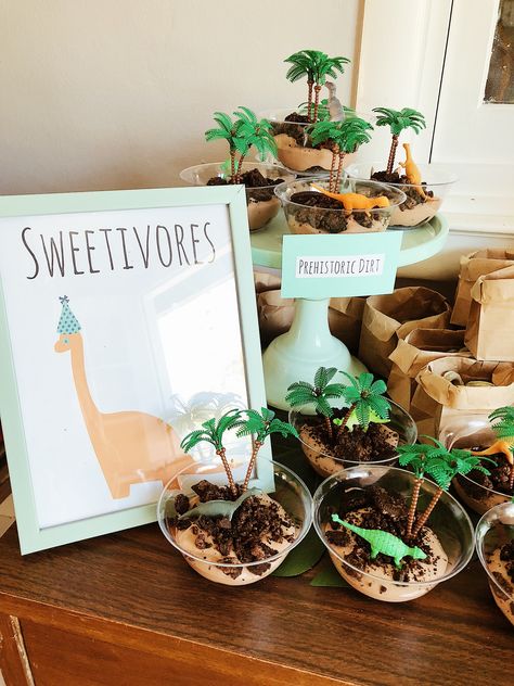 Dinosaur Birthday Party Food, Dinasour Birthday, Dinosaur Birthday Theme, Dirt Cups, Girl Dinosaur Birthday, Dinosaur Birthday Party Decorations, Birthday Chocolate, Dinosaur Themed Birthday Party, Boy Birthday Party Themes