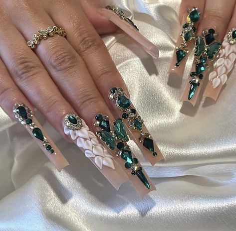 Patrick Nails, Teal Acrylic Nails, Quince Nails, Acrylic Nail Designs Coffin, Green Quince, Quinceanera Nails, Quinceañera Ideas, Emerald Nails, Green Acrylic Nails