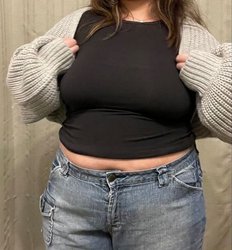 Plus Size Shrug, Short Torso Outfits Aesthetic, Plus Size Crop Top Outfit, Shrug Outfit, Chubby Fashion, Inspo Outfit, Lulu Lemon, Curvy Girl Outfits, Cute Simple Outfits