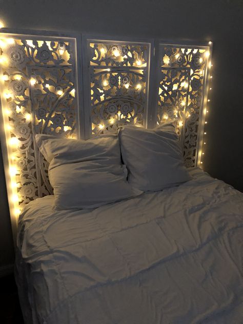 Room divider screen as headboard Screen As Headboard, Headboard Room Divider, Folding Screen Headboard, Screen Headboard, Creative Room Dividers, Room Divider Wall, Wall Headboard, Room Divider Headboard, Folding Screen Room Divider