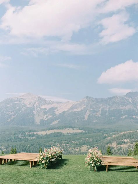 Simple Mountain Wedding Outdoor Ceremony, Sage Lodge Montana Wedding, Wedding In Wyoming, Wyoming Wedding Venues, Wedding Palate, Alpine Aesthetic, Mountain Ceremony, Wedding In Montana, Wedding Aisles