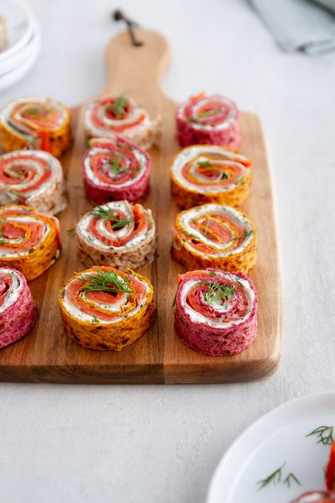 5-Ingredient Smoked Salmon Pinwheels -- This easy recipe combines smoked salmon, whipped chive cream cheese and fresh dill in a sprouted grain wrap for a delicious appetizer, lunch or snack. | girlversusdough.com @girlversusdough #girlversusdough #salmonrecipe #nocook #rollups Smoked Salmon Pinwheels, Easy Thanksgiving Recipes Appetizers, Salmon Pinwheels, Sweet Potato Wrap, Best Thanksgiving Appetizers, Smoked Salmon Appetizer, Pinwheels Recipe, Salmon Appetizer, Thanksgiving Appetizers Easy