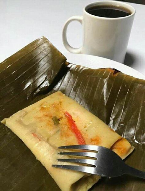 Tamal y café negro: el dúo perfecto Salvadorian Food, Mexican Foods, Baby Shower Brunch, Costa Rican, Honduras, Bingo, Mexican Food Recipes, Costa Rica, Sofia