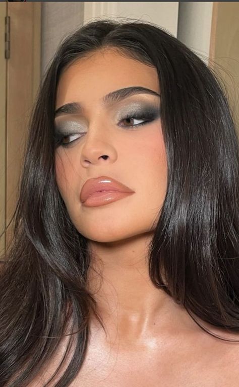 Maquillage Kylie Jenner, Sultry Makeup, Month Challenge, Grey Makeup, Flot Makeup, Festival Inspo, Kylie Jenner Makeup, Dope Makeup, Makeup Eye Looks