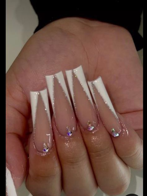 White V Nails Coffin, Hoco Nails Long, V Shaped French Tip Nails With Gems, Acrylic Nails V French Tip, French Tip Nails With Rine Stones, White V Tip Acrylic Nails, V Shaped Nails, V Line Nails, White V Tip Nails