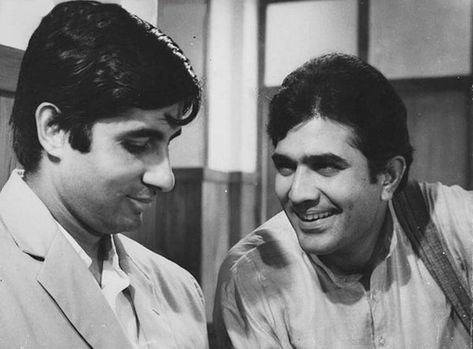 Anand Movie, Amitava Bachan, Bollywood Classics, Cinema Aesthetic, Actor Award, Old Film Stars, Rajesh Khanna, Film Icon, Retro Bollywood