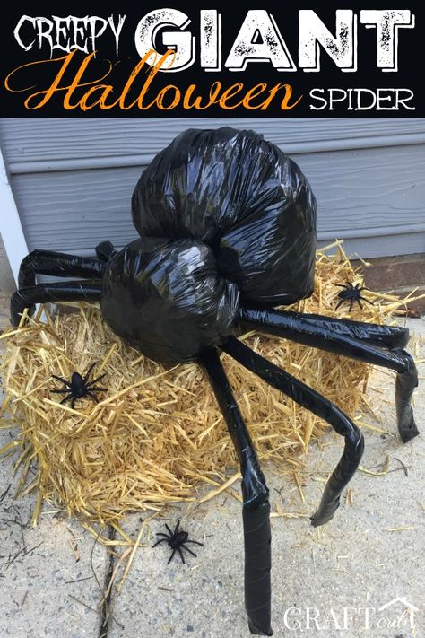 Creepy Giant Halloween Spider made with a trash bag and duct tape Scary Halloween Decorations Outdoor Diy, Diy Halloween Spider, Scary Halloween Decorations Outdoor, Scary Halloween Decorations Diy, Halloween Diy Outdoor, Halloween Decor Diy, Halloween Outside, Homemade Halloween Decorations, Creepy Halloween Decorations