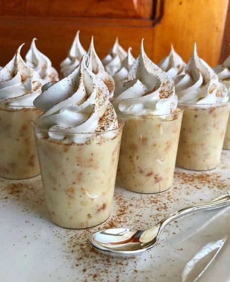 postres para tí on Instagram: “Shots de tres leches 😍⁣ ⁣ 🔷Ingredientes:⁣ ⁣ 🔹Bizcochuelo:⁣ ⁣ 4 Huevos⁣ ¾ de tazas de Harina todo uso⁣ ¾ de tazas de Azúcar⁣ ⁣ 🔹Merengue:⁣ ⁣…” Pudding Shots, Tres Leches, September 7, Healthy Breakfast Recipes, Nom Nom, Healthy Breakfast, Breakfast Recipes, Chef, Dessert