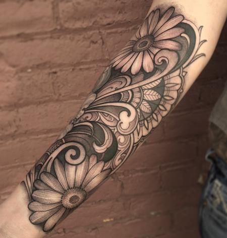 Tattoo American Traditional, Daisy Tattoo, Tattoo Convention, Tattoos Geometric, Geniale Tattoos, Disney Tattoo, Butterfly Tattoo Designs, Diy Tattoo, Sleeve Ideas