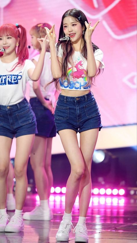 Wonyoung - Ive Iz One Wonyoung, Hyun A, 사진 촬영 포즈, Ideal Body, Body Inspiration, Kpop Outfits, Stage Outfits, Perfect Body, Ulzzang Girl