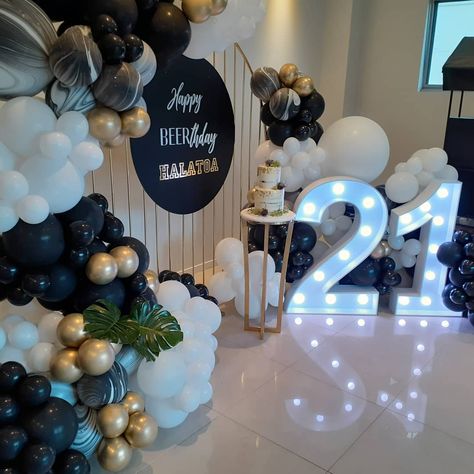 MP Events on Instagram: “Happy 21st BEERthday! . . . . . Balloons @primandprimeevents Giant number lights @impactlightingco Props & styling @mp___events” Light Up Numbers, White Balloon Garland, Golden Balloons, Light Up Balloons, Balloon Wreath, Balloons For Birthday, Birthday Party Backdrop, Balloon Display, Party Trends