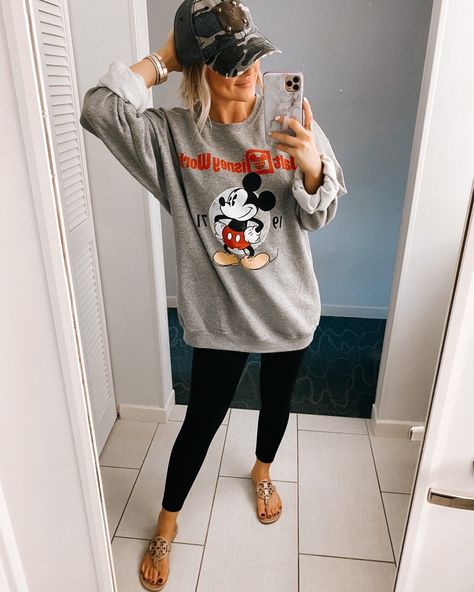 Cold Disney Day Outfit, Disney Outfit Over 40, Disney World Outfits Winter Cold Weather, Mom Disney Outfit Winter, Disney Leggings Outfit, Winter Disney World Outfits, Cold Disney Outfits, Disney Mom Outfit, Cute Disney Outfits For Women