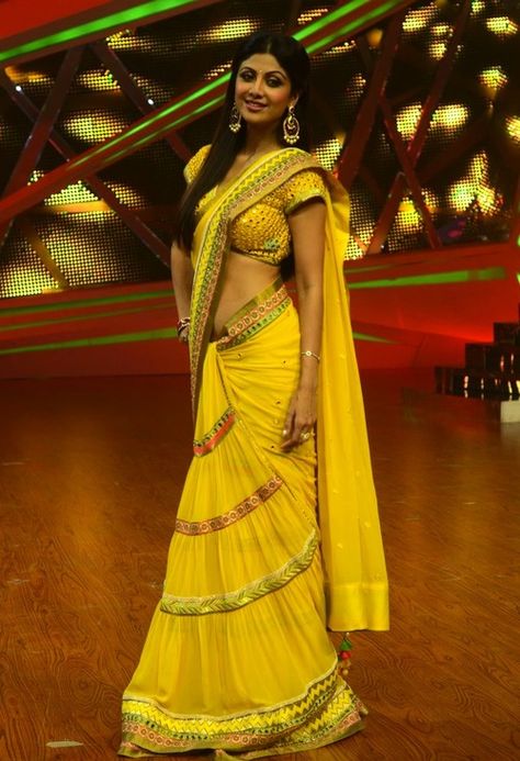 Shilpa Shetty  #saree  #surily goel Shilpa Shetty Saree, Bollywood Party, Shilpa Shetty, Saree Poses, Saree Navel, Yellow Saree, Bollywood Girls, Party Wear Sarees, Bollywood Celebrities