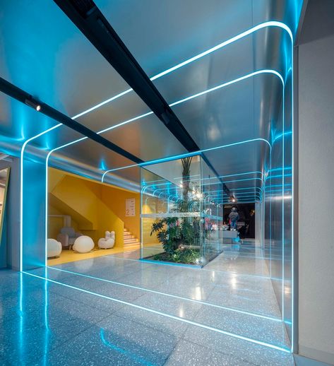 v Futuristic Design Interior, Futuristic Store, Futuristic Office, Tor Design, Hospital Interior, Futuristic Interior, Exhibition Stand Design, Showroom Design, Lounge Design