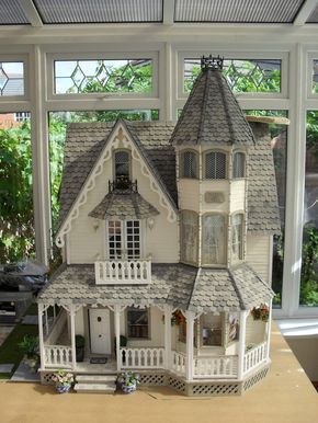 Villa Bloxburg, Houses Bloxburg, Exterior Bloxburg, Doll House Plans, Mini Doll House, Victorian Dollhouse, Miniature Rooms, Bloxburg House Ideas, Barbie House