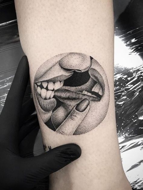 Black Gray Tattoo, Tato Realis, Micro Realism, Gray Tattoo, Black And Grey Tattoo, Realism Tattoos, Tattoo Zeichnungen, Tattoos Geometric, Back Tattoos For Guys