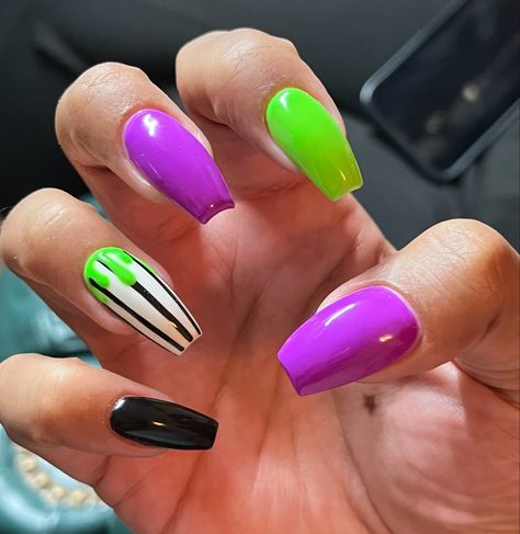 Halloween Nails Multicolor, Cute Gel Nails Halloween, Gel Polish Halloween Nails, Beetlejuice Nails Acrylic Coffin, Halloween Nails Green Purple Orange Black, Halloween Nail Designs Beetlejuice, Battle Juice Nails, Halloween Nails Colorful, Beetlejuice Toenails