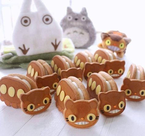 Food On A Plate, Studio Ghibli Party, Totoro Party, Cat Bus, Anime Cake, Kawaii Cooking, Famous Actors, Jack Russells, Cute Baking