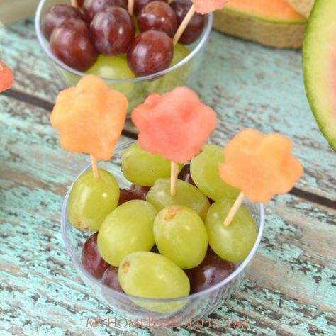 Fruit Cups For Party, Flower Power Party, Healthy Party Snacks, Party Fruit, Healthy Fruit Smoothies, Garden Fruit, Healthy Party Food, Birthday Snacks, Healthy Toddler Snacks