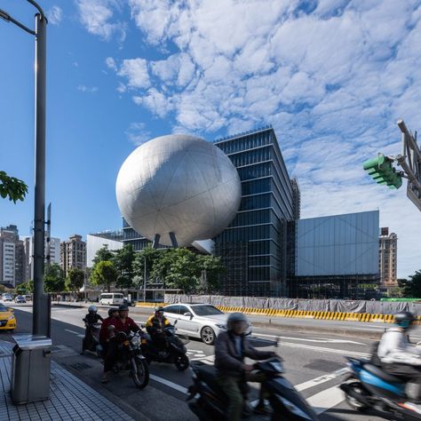 OMA's long-awaited Taipei Performing Arts Center nears completion in Taiwan Taipei Performing Arts Center, Apple Store Design, Swedish Architecture, British Architecture, Rem Koolhaas, Foster Partners, Taipei City, Interactive Installation, Glass Cube