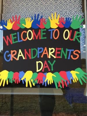 Grandparents Day Bulletin Board Ideas, Grandparents Day Preschool, Ptsa Ideas, Grandparents Day Poem, Pto Meeting, Grandparents Day Activities, Grandparents Day Cards, Vbs Decorations, Grandparents Day Crafts