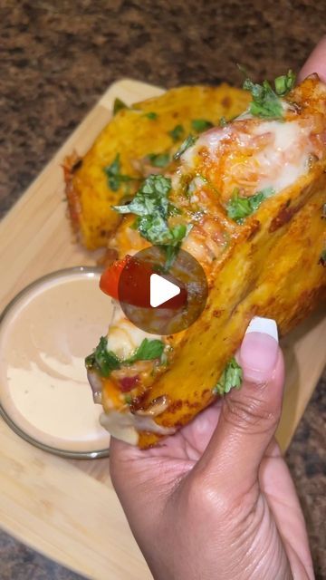 Destiny symone on Instagram: "Pull apart chicken tacos 🌮 Dipping sauce: 1 cup sour cream, 2 tbsp salsa, and 1 tsp taco seasoning 🧂" Pull Apart Chicken Tacos, Pull Apart Chicken, Mexican Bunuelos Recipe, Bunuelos Recipe, Shredded Chicken Tacos, Chicken Taco Recipes, Favorite Recipes Chicken, Chicken Quesadillas, Cooking 101