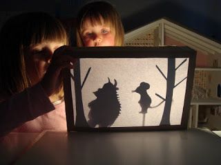 mousehouse: DIY shadow puppet theatre Shadow Puppet Theatre, Toys Topic, Gruffalo Activities, Gruffalo's Child, Shadow Theatre, Puppet Theatre, Eyfs Activities, The Gruffalo, Puppet Theater