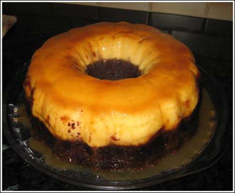 Chocolate Flan Cake made with chocolate cake mix, caramel topping, condensed and evaporated milk plus cream cheese. It's actually pretty easy. Chocolate Flan Cake, Chocoflan Cake, Impossible Cake, Chocoflan Recipe, Chocolate Flan, Flan Cake, Flan Recipe, Moist Chocolate Cake, Chocolate Cake Mixes