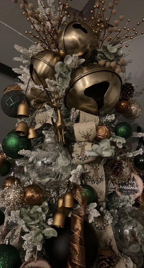 Green Brown Gold Christmas Tree, Olive Green Christmas Decor Ideas, Traditional Christmas Tree Colors, Brown Green And Gold Christmas Tree, Green Brown And Gold Christmas Tree, Christmas Tree Emerald Green, Neutral Color Christmas Tree Decor, Green White Tan Christmas Tree, Sage And Gold Christmas Tree