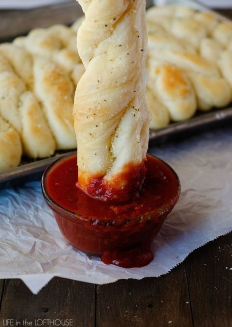 Garlic_Breadsticks3 Bread For Spaghetti, Garlic Parmesan Breadsticks, Parmesan Breadsticks, Life In The Lofthouse, Bread Sticks, Garlic Bread Recipe, Breadsticks, Garlic Parmesan, Easy Soup Recipes