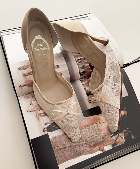 Chanel Heels, Pretty Heels, Shoe Ideas, Vintage Heels, Lace Heels, Rene Caovilla, Fancy Shoes, Cute Heels, Bow Heels