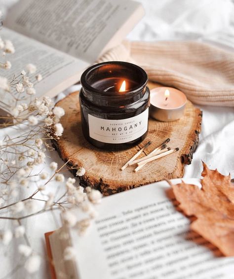 Candle Flatlay Photography, Fall Candle Product Photography, Candle Pictures Photographs, Form Candles, Candle Photography Ideas, Lux Candles, Candle Photoshoot, Candle Photography, Creative Advertising Photography