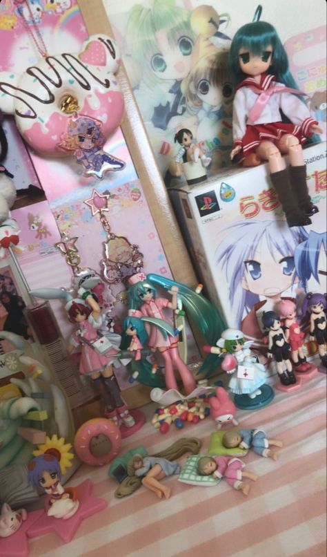 Creepy Kawaii Aesthetic, Animecore Room, Creepy Kawaii, Animecore Webcore, Otaku Room, Do Cute, Room Deco, Animal Cookies, Anime Figurines