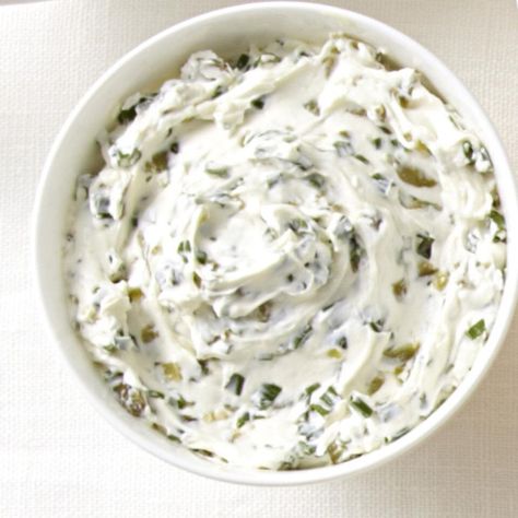 Herb Cream Cheese Recipe, Herb Cream Cheese, Cream Cheese Spread Recipes, Bagel Spread, Cheese Spread Recipes, Cream Cheese Recipes Dip, Cream Cheese Recipe, Bagel Bar, Cheese Spreads