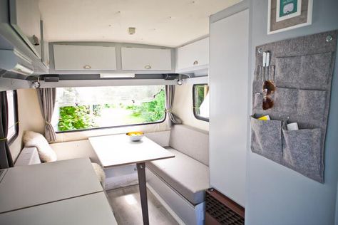 Caravan Renovation Diy, Small Camper Interior, Caravan Interior Makeover, Caravan Interiors, Vintage Caravan Interiors, Diy Caravan, Caravan Vintage, Caravan Living, Interior Makeover