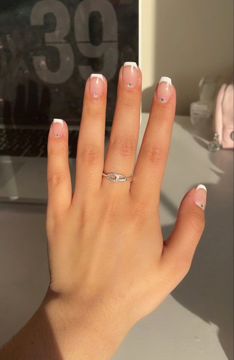 Small French Tip Nails With Gems, Short French Tips With Gems, Short French Tip With Rhinestones, Short Nails Gems, White French Tip With Gems, French Nails With Diamonds, French Nails With Gems, Short Nails With Gems, French Tip With Gems